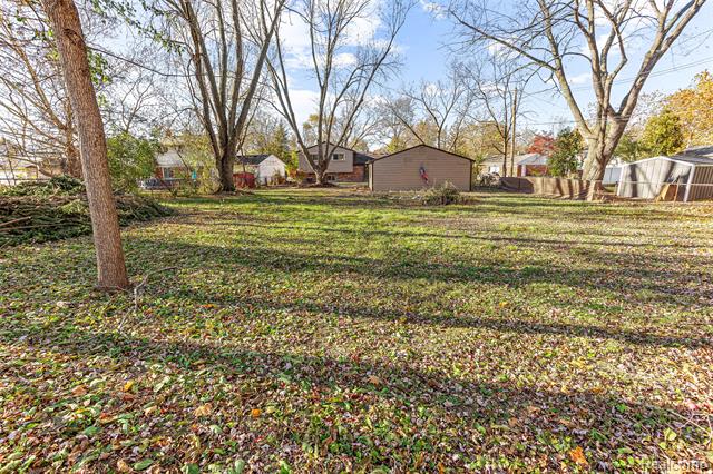 Builiding view twenty four for 14488 Summerside, Livonia, MI. 48154