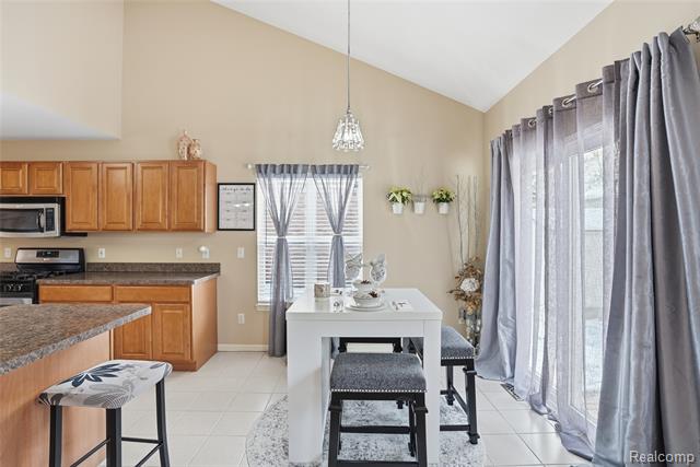 Builiding view eight for 14649 Taylor, Livonia, MI. 48154