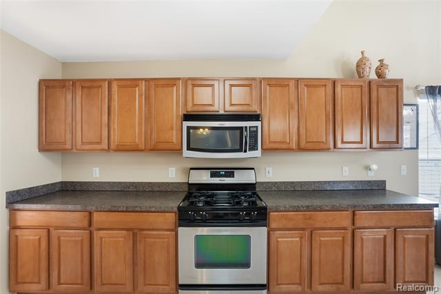 Builiding view eleven for 14649 Taylor, Livonia, MI. 48154