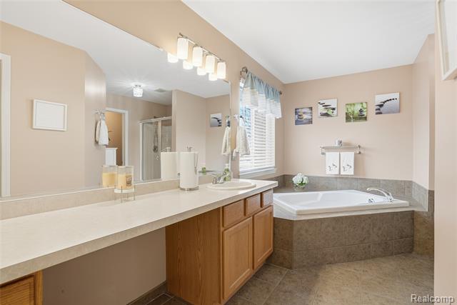 Builiding view sixteen for 14649 Taylor, Livonia, MI. 48154