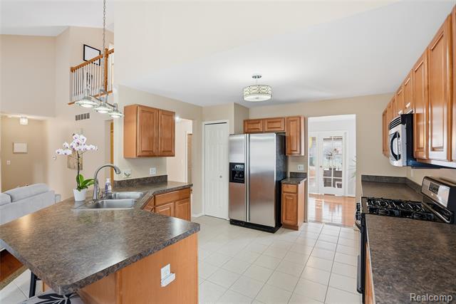 Builiding view ten for 14649 Taylor, Livonia, MI. 48154