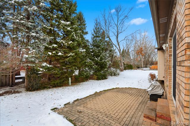 Builiding view thirty one for 14649 Taylor, Livonia, MI. 48154