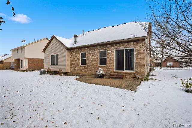 Builiding view thirty two for 14649 Taylor, Livonia, MI. 48154