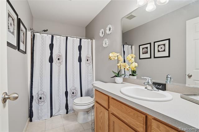 Builiding view twenty eight for 14649 Taylor, Livonia, MI. 48154