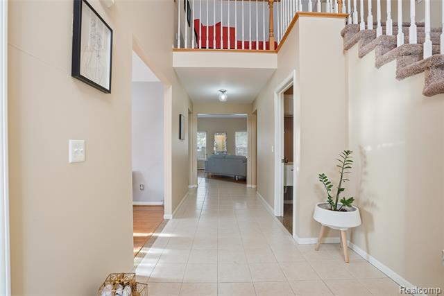 Builiding view twenty three for 14649 Taylor, Livonia, MI. 48154