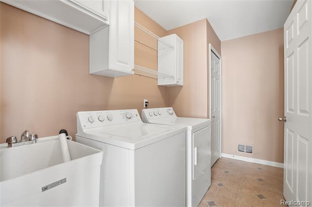 Builiding view twenty two for 14649 Taylor, Livonia, MI. 48154