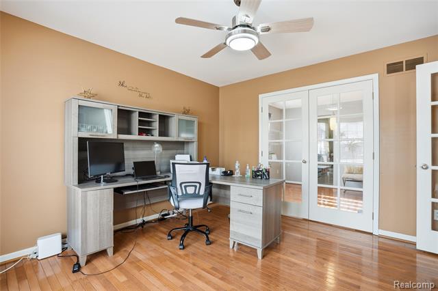 Builiding view twenty for 14649 Taylor, Livonia, MI. 48154