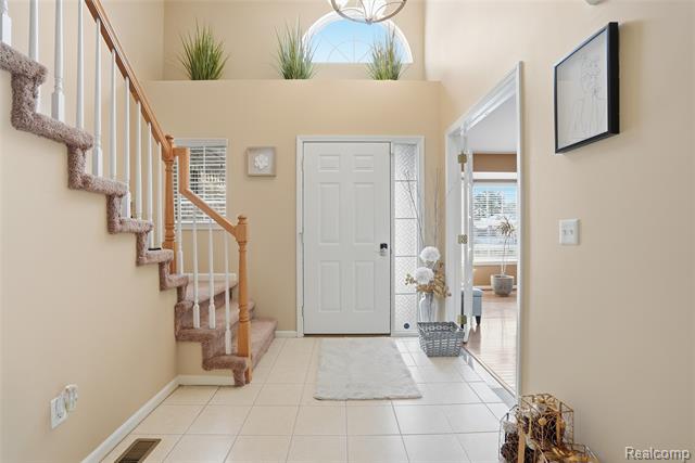 Builiding view two for 14649 Taylor, Livonia, MI. 48154