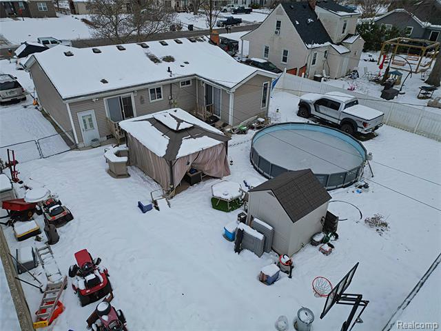 Builiding view eleven for 15093 Lyons, Livonia, MI. 48154