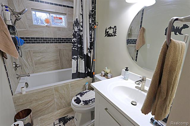 Builiding view fifteen for 15093 Lyons, Livonia, MI. 48154