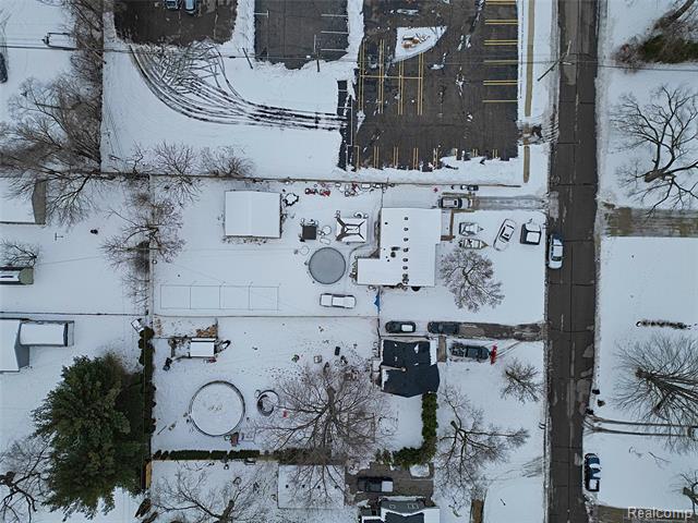 Builiding view fourteen for 15093 Lyons, Livonia, MI. 48154