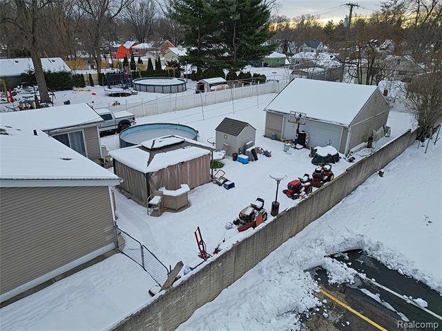 Builiding view nine for 15093 Lyons, Livonia, MI. 48154