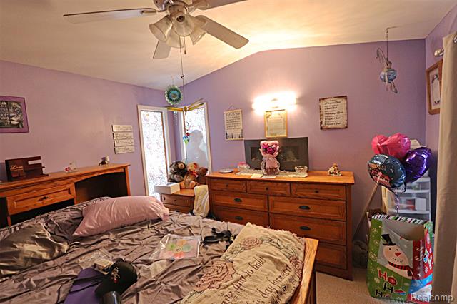 Builiding view nineteen for 15093 Lyons, Livonia, MI. 48154