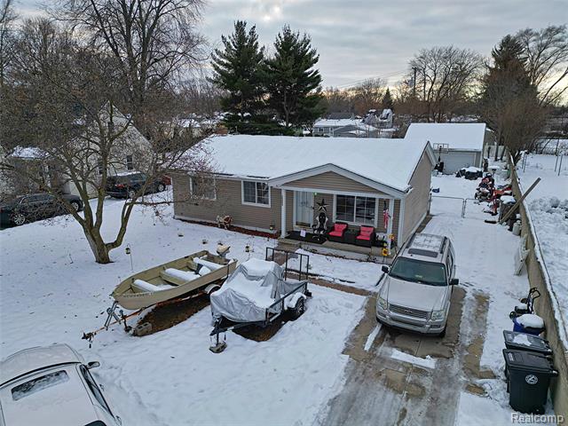 Builiding view one for 15093 Lyons, Livonia, MI. 48154