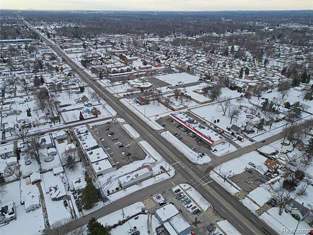 Builiding view seven for 15093 Lyons, Livonia, MI. 48154