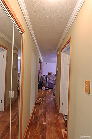 Builiding view seventeen for 15093 Lyons, Livonia, MI. 48154