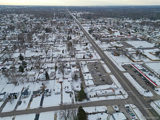 Builiding view six for 15093 Lyons, Livonia, MI. 48154