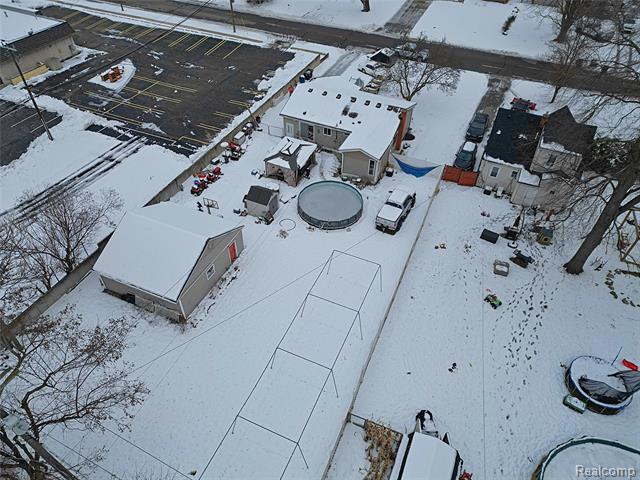 Builiding view thirteen for 15093 Lyons, Livonia, MI. 48154