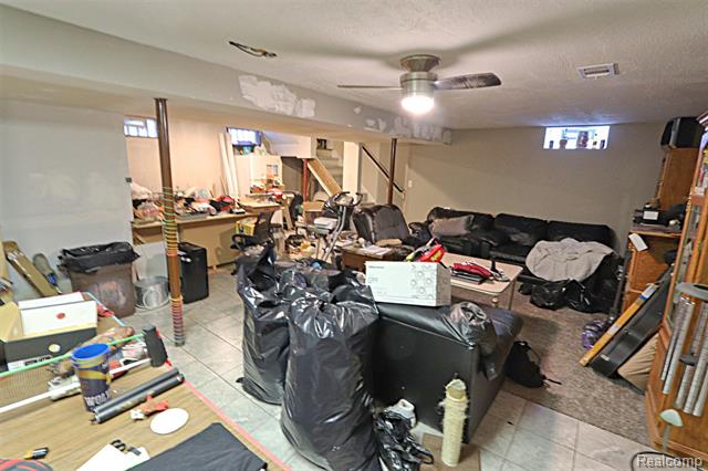 Builiding view thirty five for 15093 Lyons, Livonia, MI. 48154