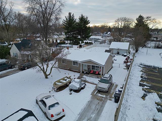 Builiding view three for 15093 Lyons, Livonia, MI. 48154