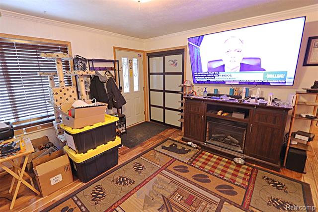 Builiding view twenty five for 15093 Lyons, Livonia, MI. 48154