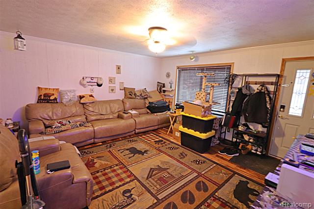 Builiding view twenty four for 15093 Lyons, Livonia, MI. 48154