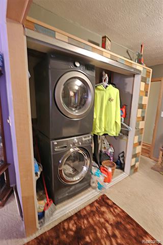 Builiding view twenty one for 15093 Lyons, Livonia, MI. 48154