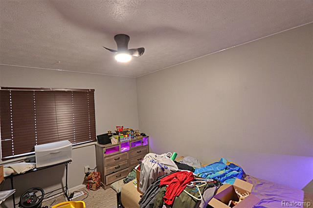 Builiding view twenty three for 15093 Lyons, Livonia, MI. 48154