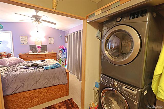 Builiding view twenty two for 15093 Lyons, Livonia, MI. 48154