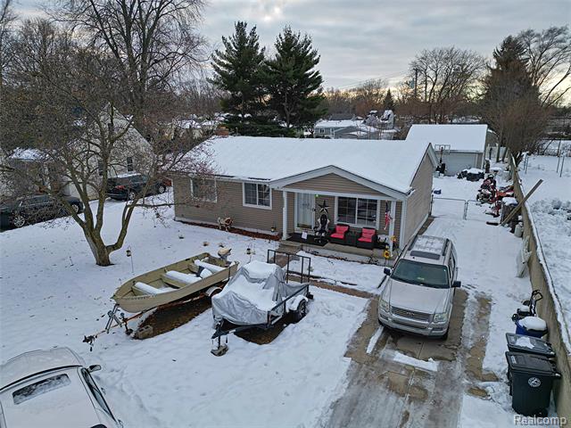 Builiding view two for 15093 Lyons, Livonia, MI. 48154