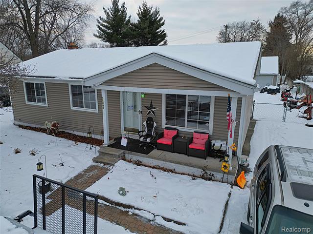 front view for 15093 Lyons, Livonia, Mi. 48154