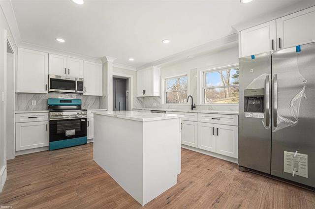 Builiding view five for 23558 Russell, Southfield, MI. 48075