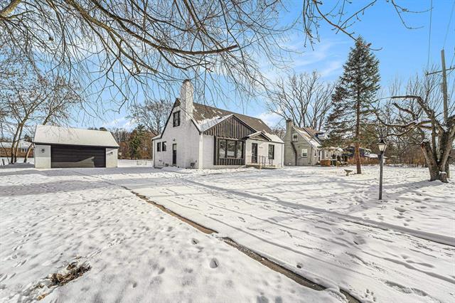 Builiding view one for 23558 Russell, Southfield, MI. 48075