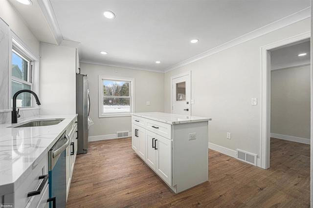 Builiding view six for 23558 Russell, Southfield, MI. 48075