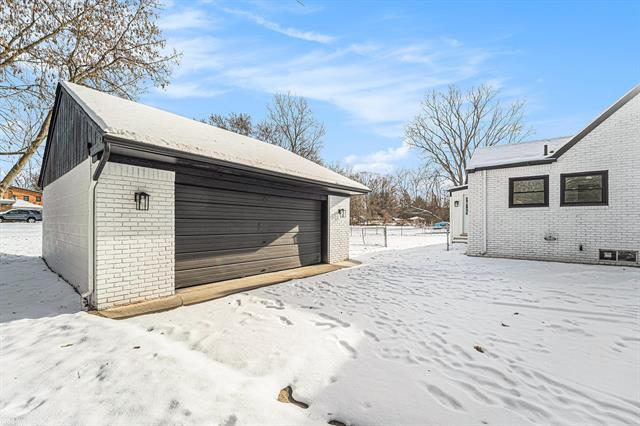 Builiding view thirty for 23558 Russell, Southfield, MI. 48075