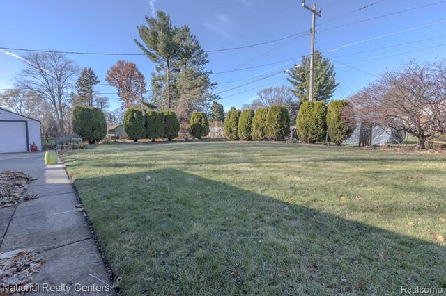 Builiding view eighteen for 25002 Donald, Redford, MI. 48239