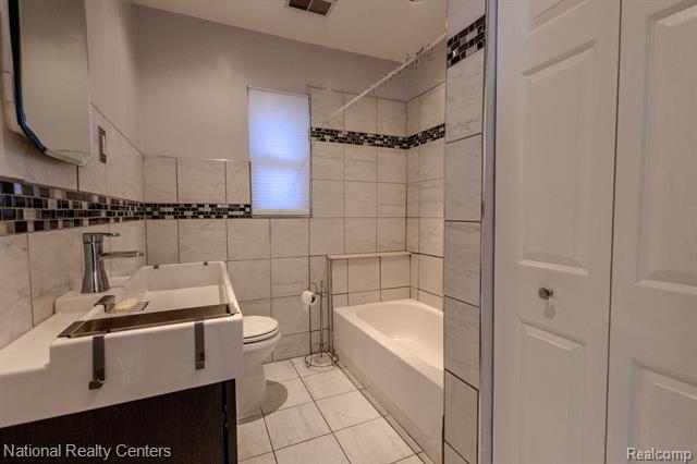 Builiding view eleven for 25002 Donald, Redford, MI. 48239