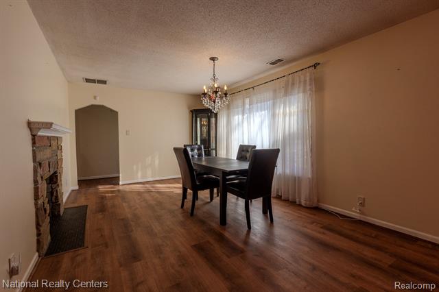 Builiding view fifteen for 25002 Donald, Redford, MI. 48239