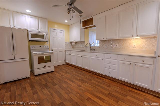 Builiding view seven for 25002 Donald, Redford, MI. 48239