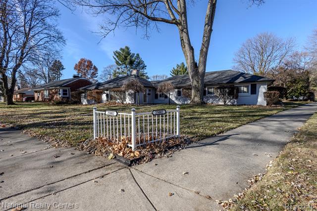 Builiding view twenty one for 25002 Donald, Redford, MI. 48239