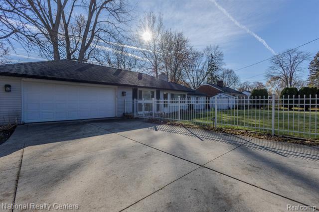 Builiding view twenty for 25002 Donald, Redford, MI. 48239