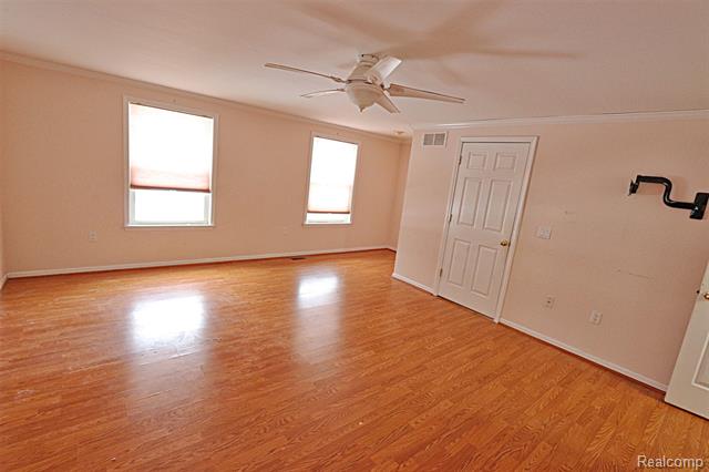 Builiding view eight for 14158 Hubbard, Livonia, MI. 48154