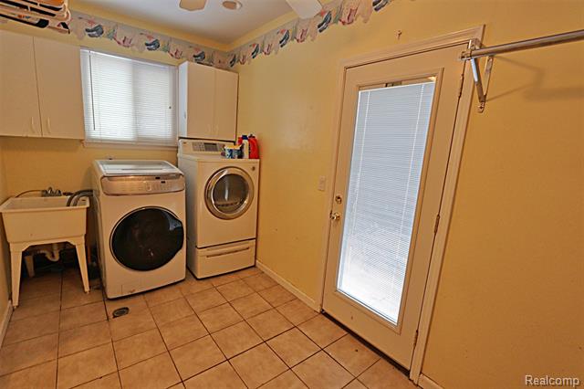 Builiding view fifteen for 14158 Hubbard, Livonia, MI. 48154