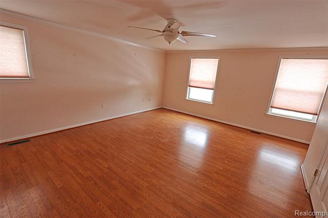 Builiding view fourteen for 14158 Hubbard, Livonia, MI. 48154