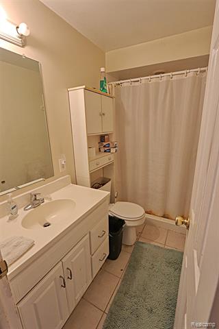 Builiding view seventeen for 14158 Hubbard, Livonia, MI. 48154