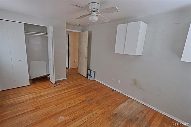 Builiding view thirty one for 14158 Hubbard, Livonia, MI. 48154