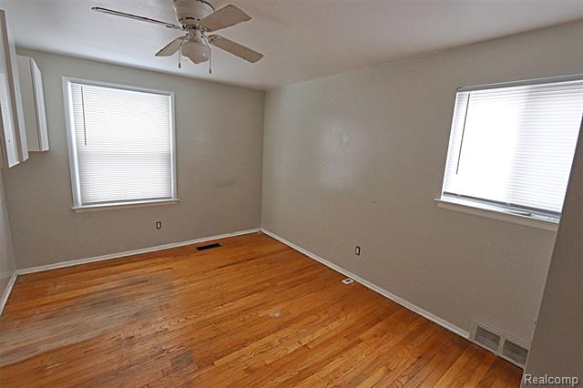 Builiding view thirty for 14158 Hubbard, Livonia, MI. 48154