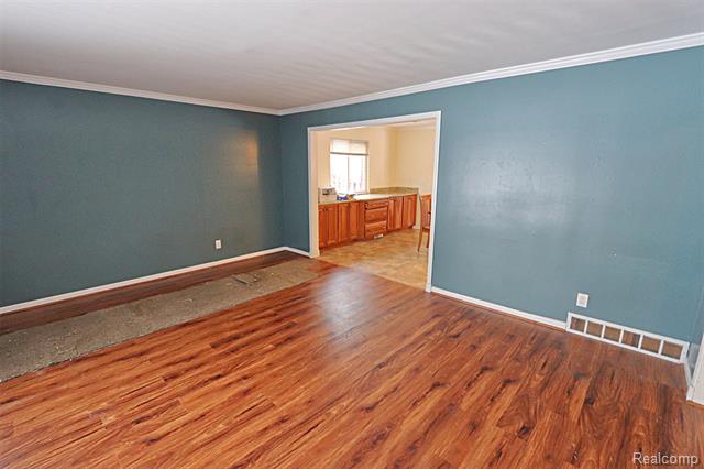 Builiding view twelve for 14158 Hubbard, Livonia, MI. 48154