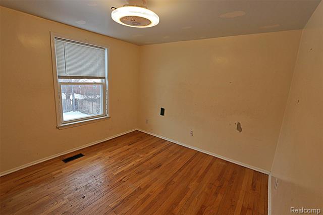 Builiding view twenty five for 14158 Hubbard, Livonia, MI. 48154