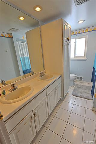 Builiding view twenty seven for 14158 Hubbard, Livonia, MI. 48154